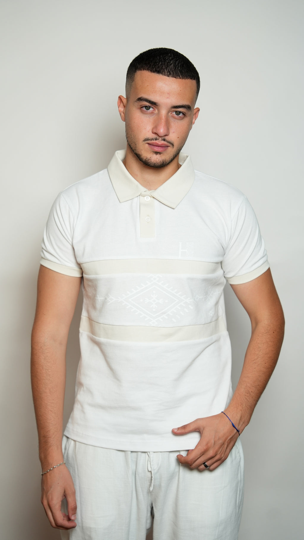 Polo Héros-Blanc Djurdjura-Motifs Berbéres