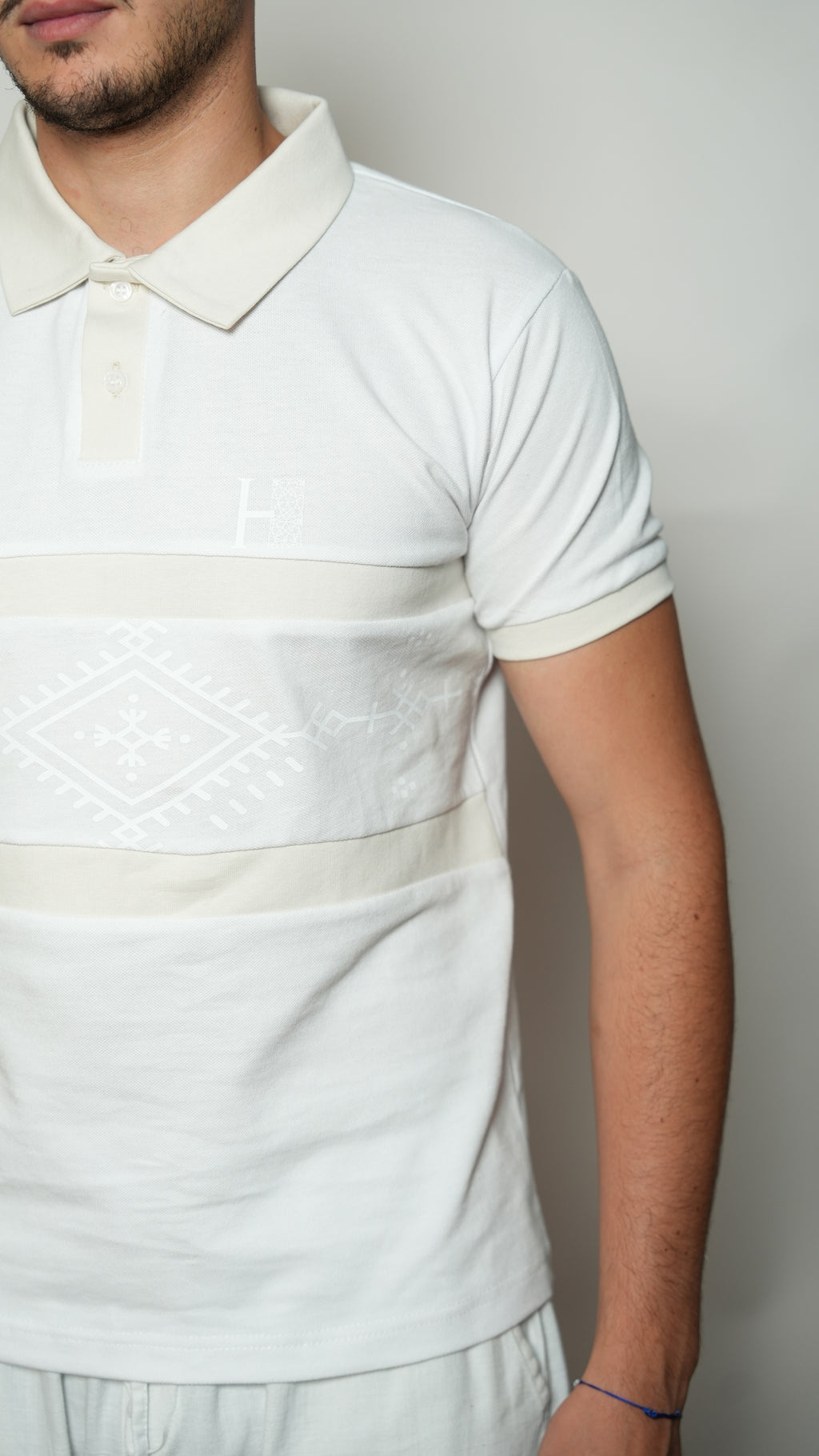 Polo Héros-Blanc Djurdjura-Motifs Berbéres