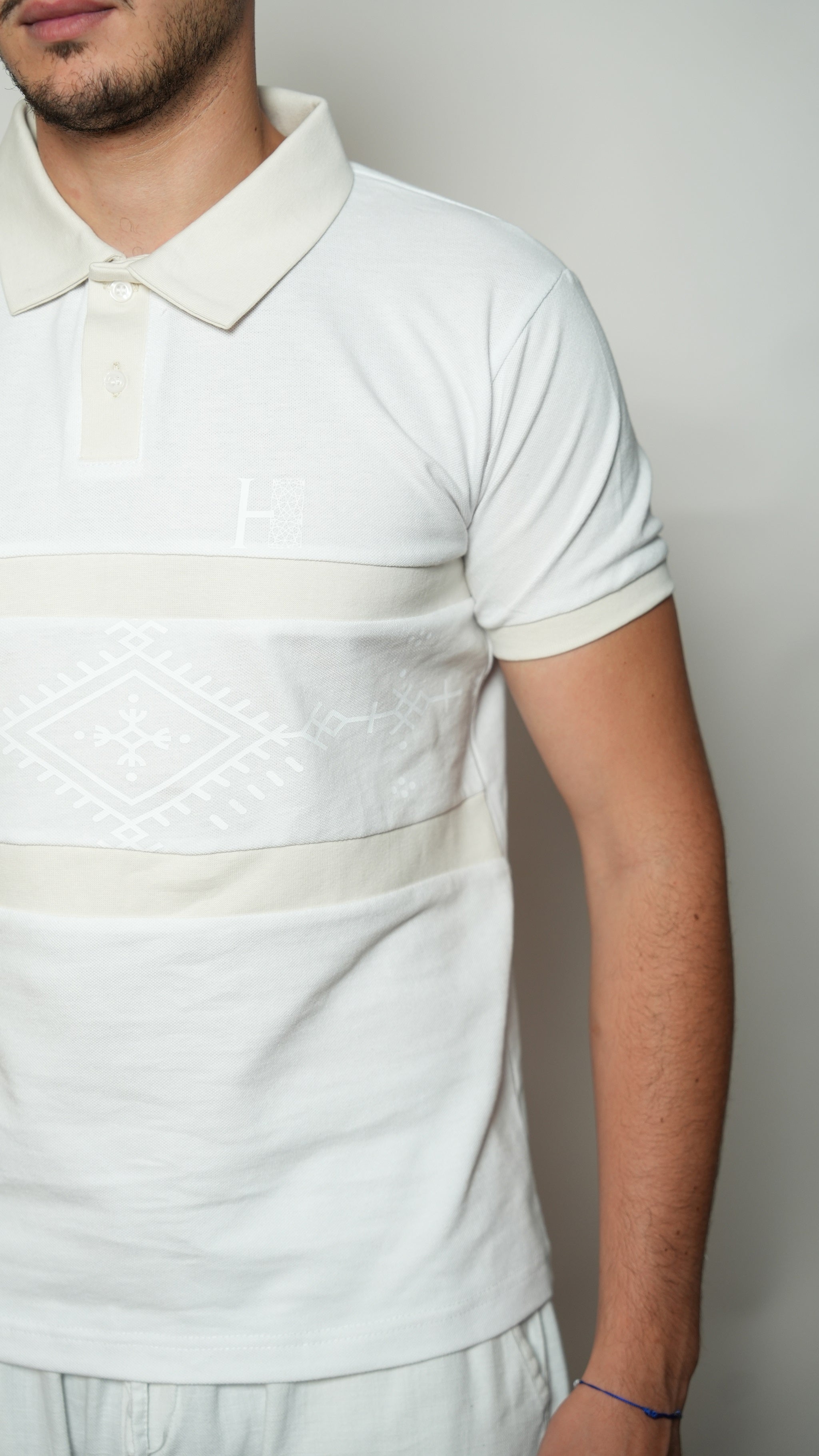 Polo Héros-Blanc Djurdjura-Motifs Berbéres